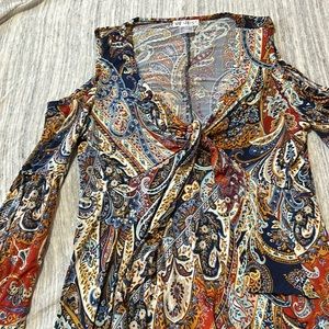 Silky cold shoulder paisley pattern blouse size m never worn no tags